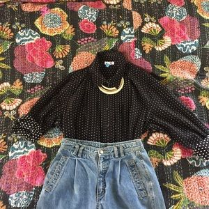 Polka dot oversized tuxedo blouse 🐇